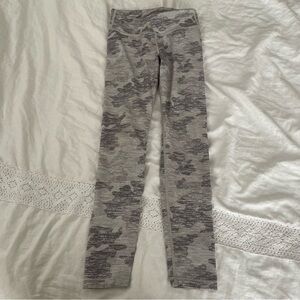 Athleta Girls LARGE 12 Printed Chit Chat Tight Pants gray grey camo leggings